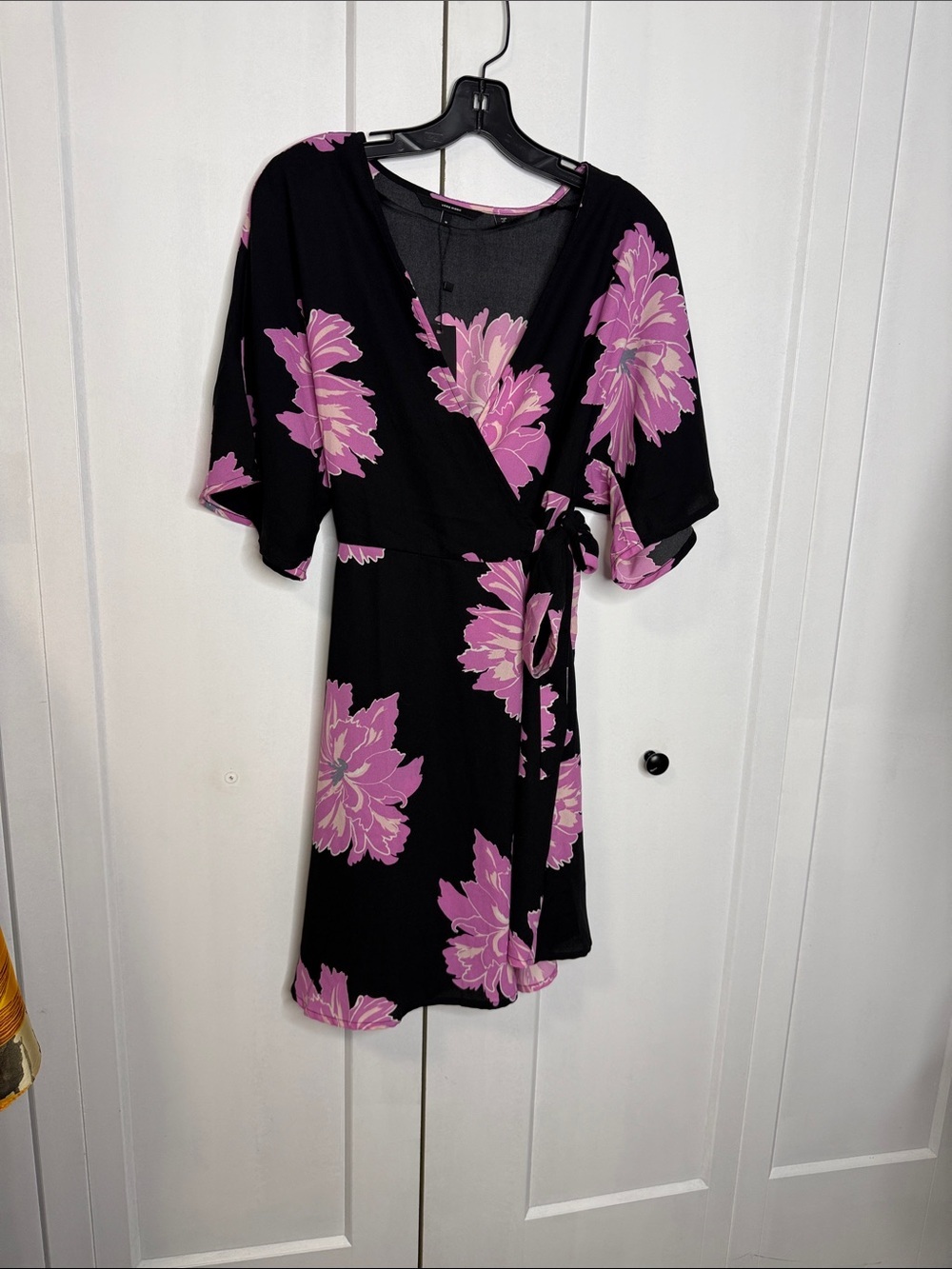 NWTs Vero Moda -Medium - Black wrap dress pink floral print